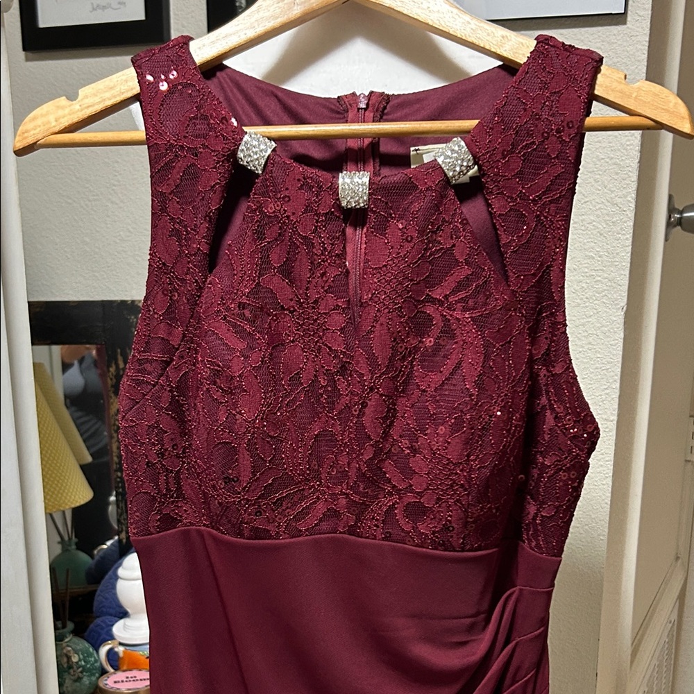 Elegant Burgundy Lace Evening gown